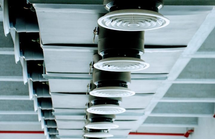 Klimaanlage und Lüftungssystem im modernen Wohnhaus