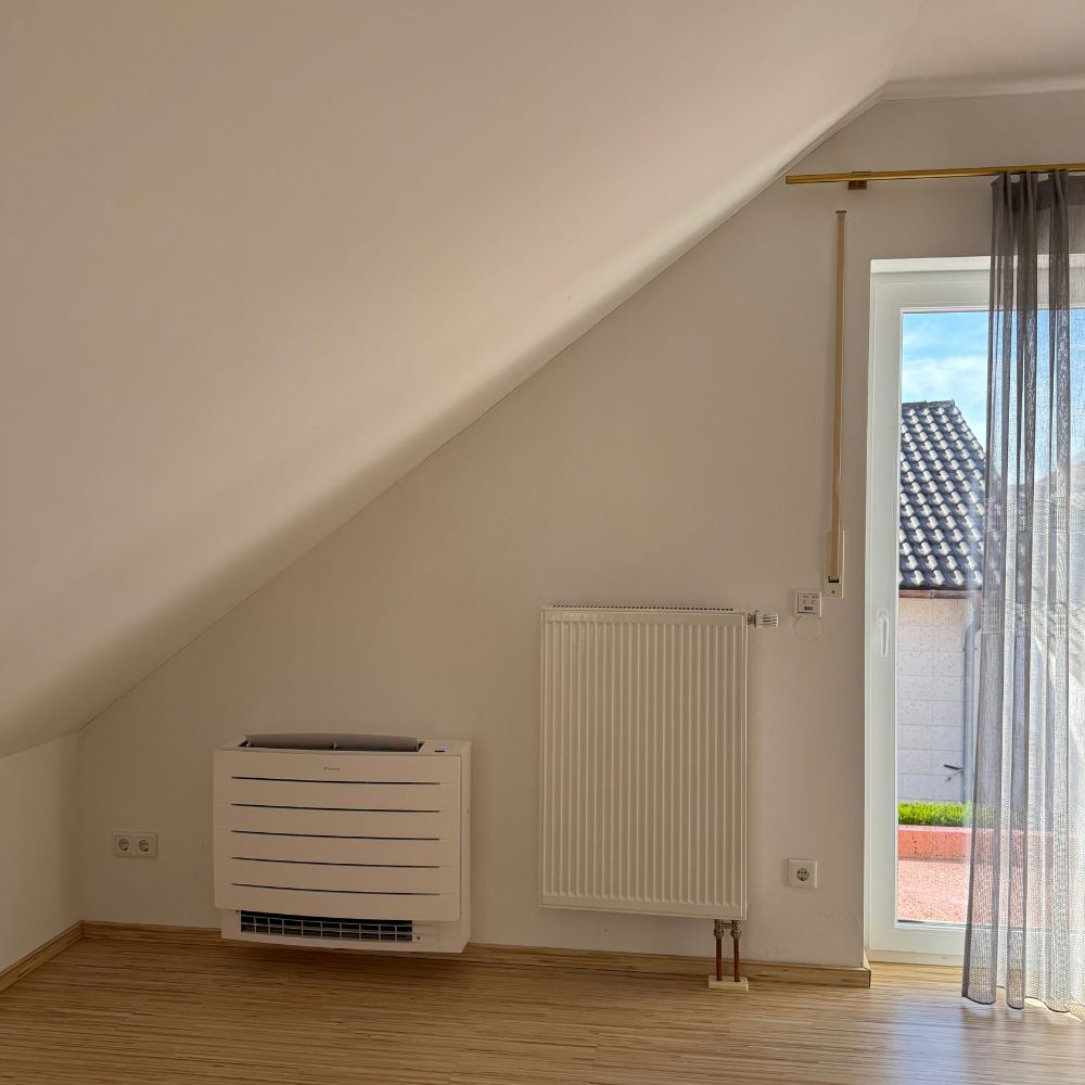 Daikin Truhengerät Multisplit Klimaanlage im Dachgeschoss mit Dachschräge Mammendorf