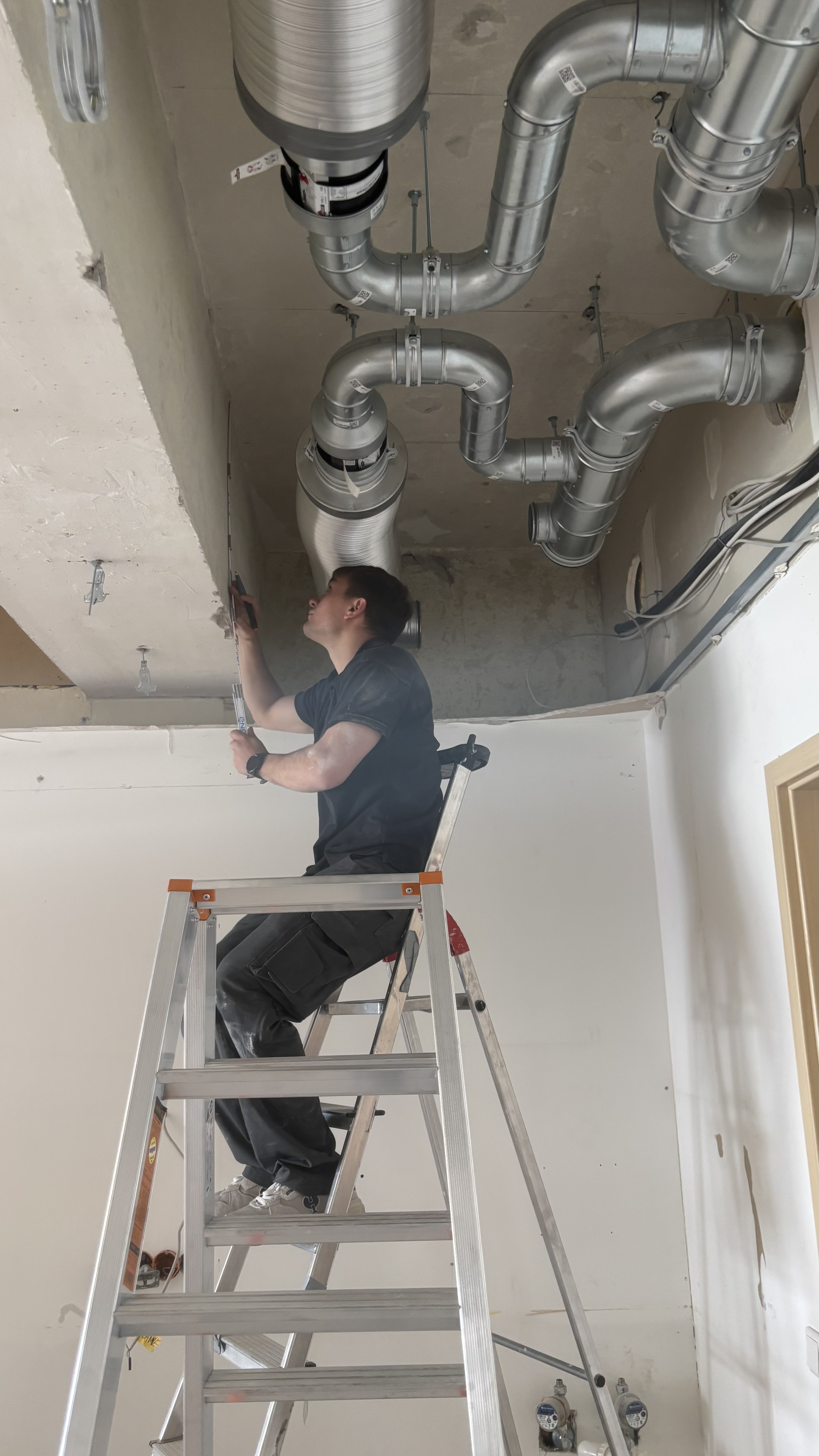 Zentrale Lüftungsanlage Hausarztpraxis München Installation
